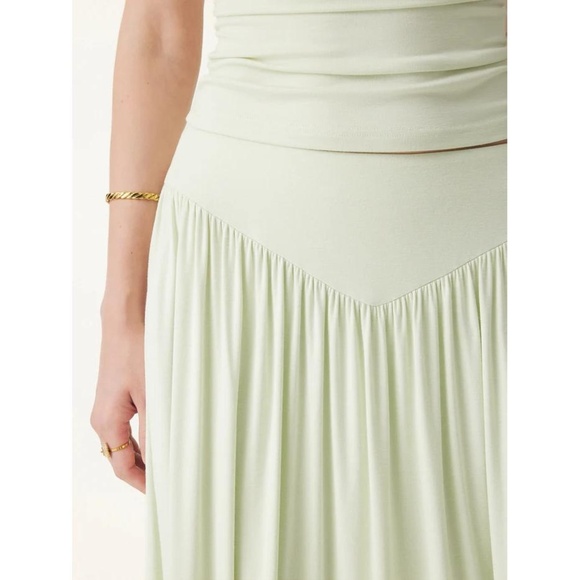OGL NWT- M Ultrasoft V-shape Waist Gathred Maxi Circle Skirt with Pockets - Picture 3 of 9